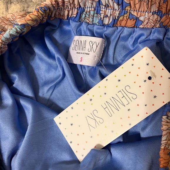 Mini skirt - Picture 3 of 3